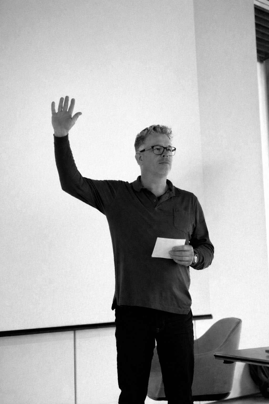 Arnd Bochmann in einer Vortragssituation